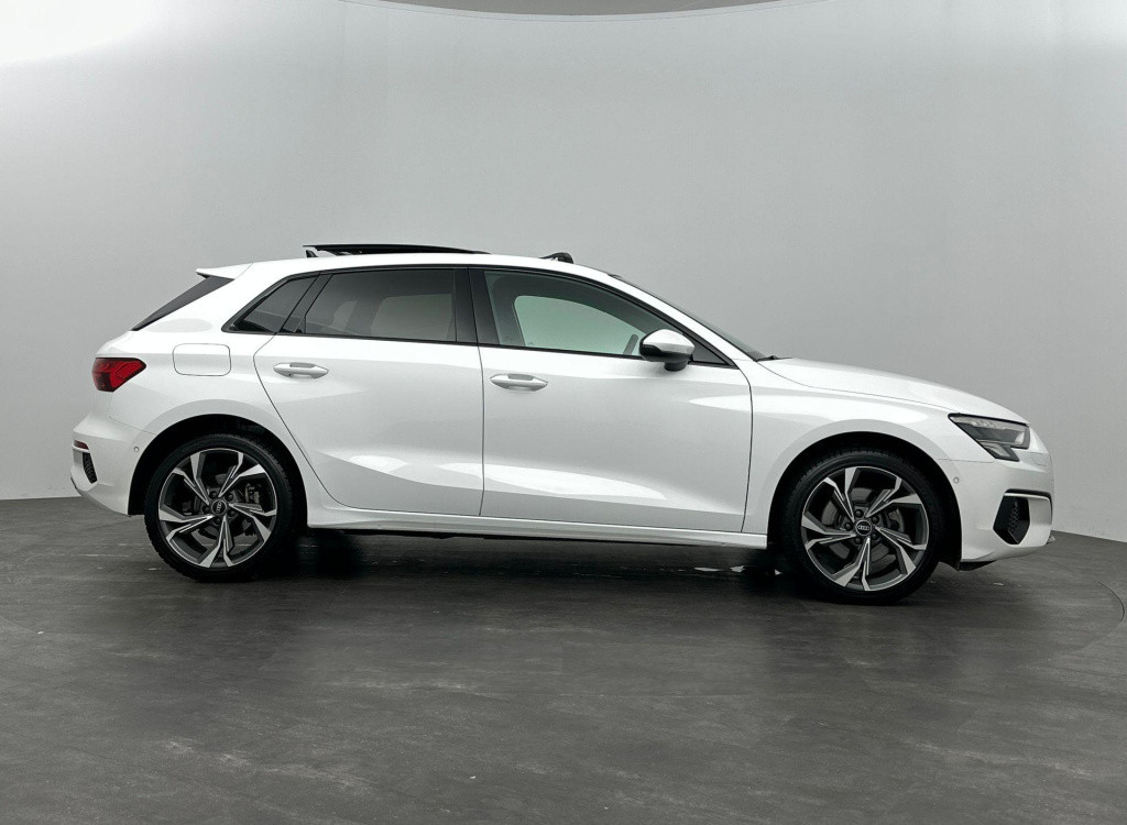 Audi A3 sportback 40 tfsi e s-line pano sfeer acc camera