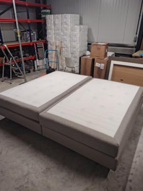Twee mooie bijna niet gebruikte boxsprings bedden 120x 200