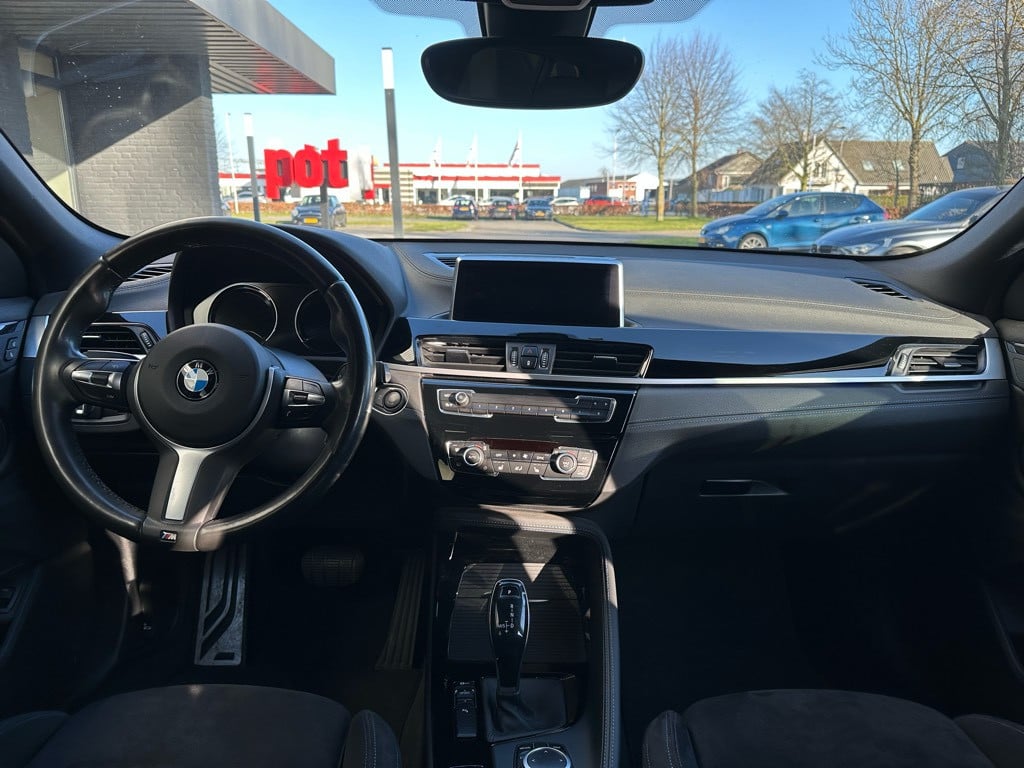 BMW X2 sdrive20i high executive // schaalstoelen // m pakket //