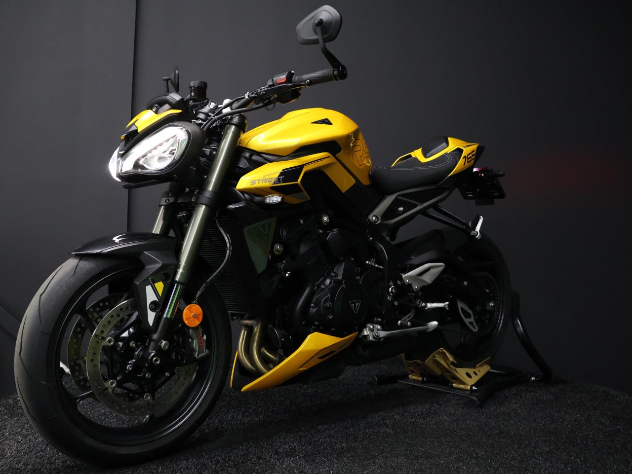 STREET TRIPLE 765 RS | Cosmic Yellow