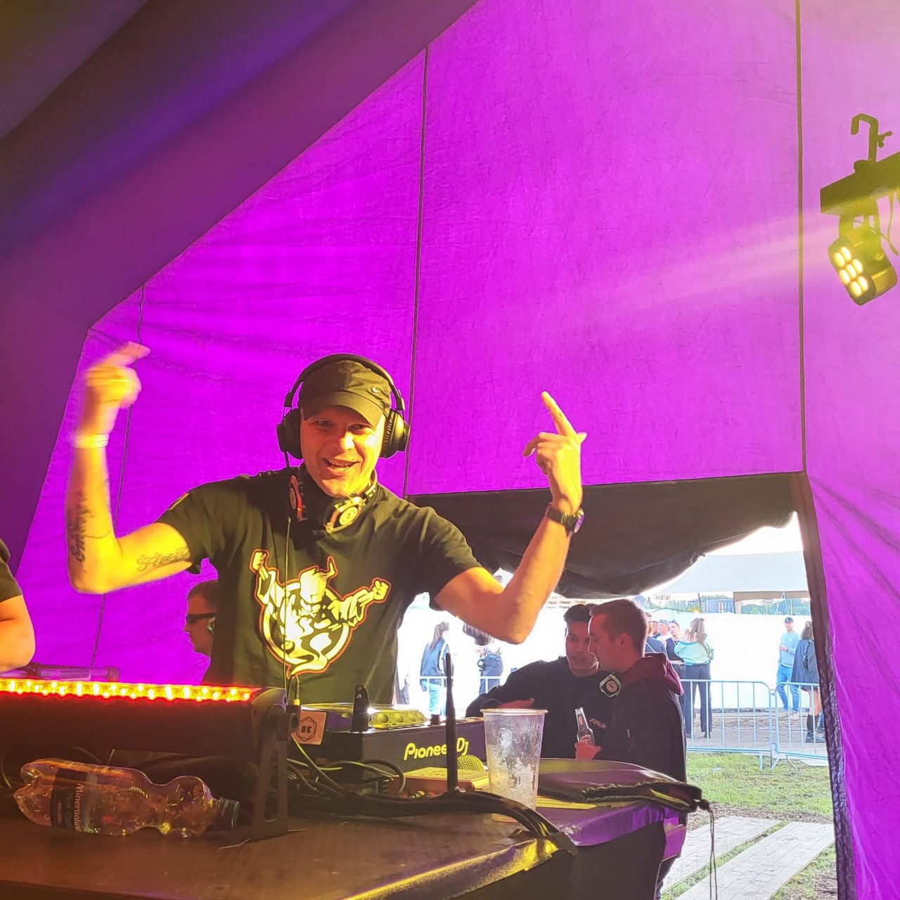 DJ nodig? DJ Scarneck staat voor je klaar!