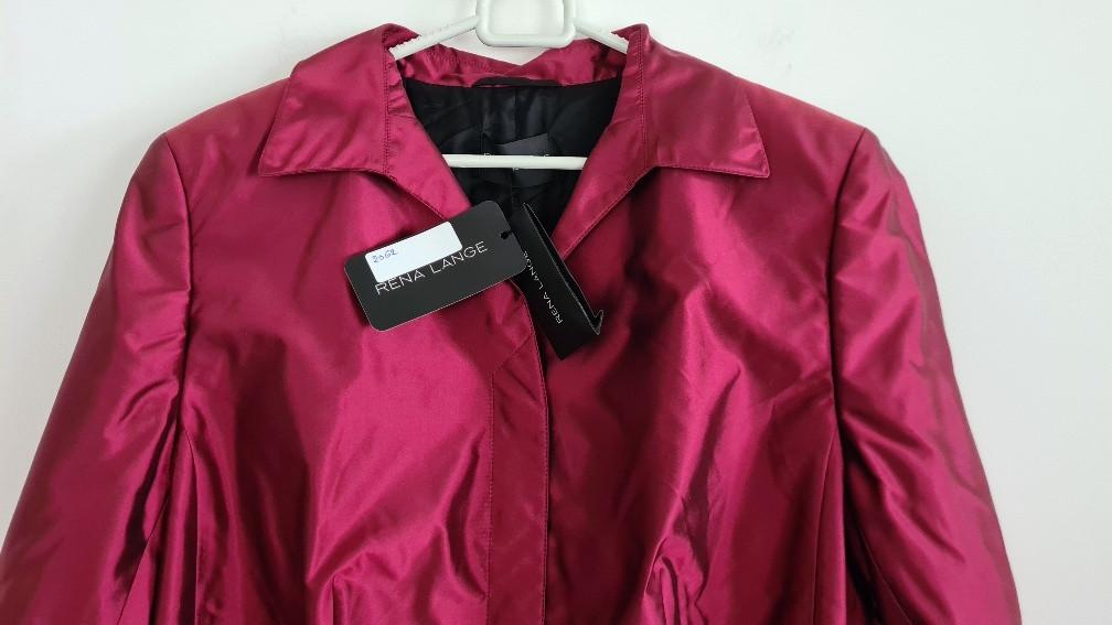 RENA LANGE: Nieuw robijnrood mantelpak maat 44/46 € 2.650,–
