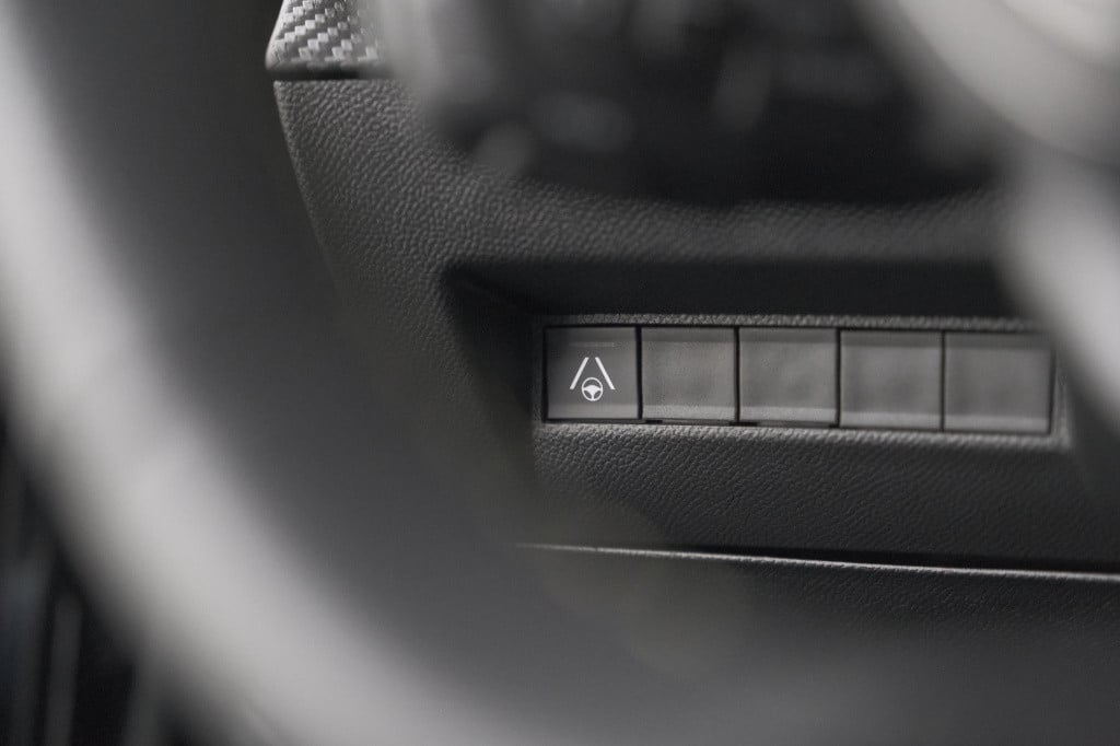 Peugeot 2008 puretech 130 eat8 gt | 360 camera | stoelmassage | adaptieve c