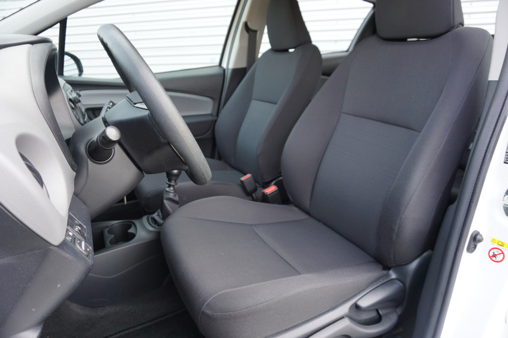 Toyota Yaris 1.3 vvt-i now airco / elektr. ramen / nap