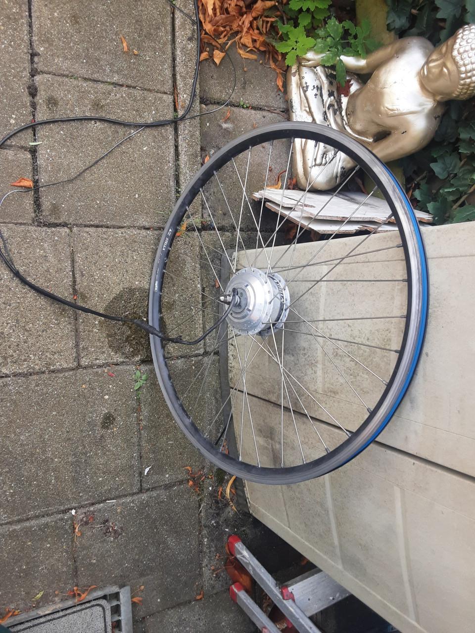 28 inch voorwiel met motor, stella + display ( gereserveerd  verkocht )