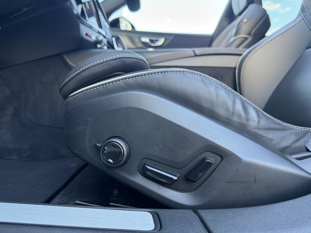 Volvo V60 t6 398pk recharge r-design| panodak| adap.cruise| 360camera| sty