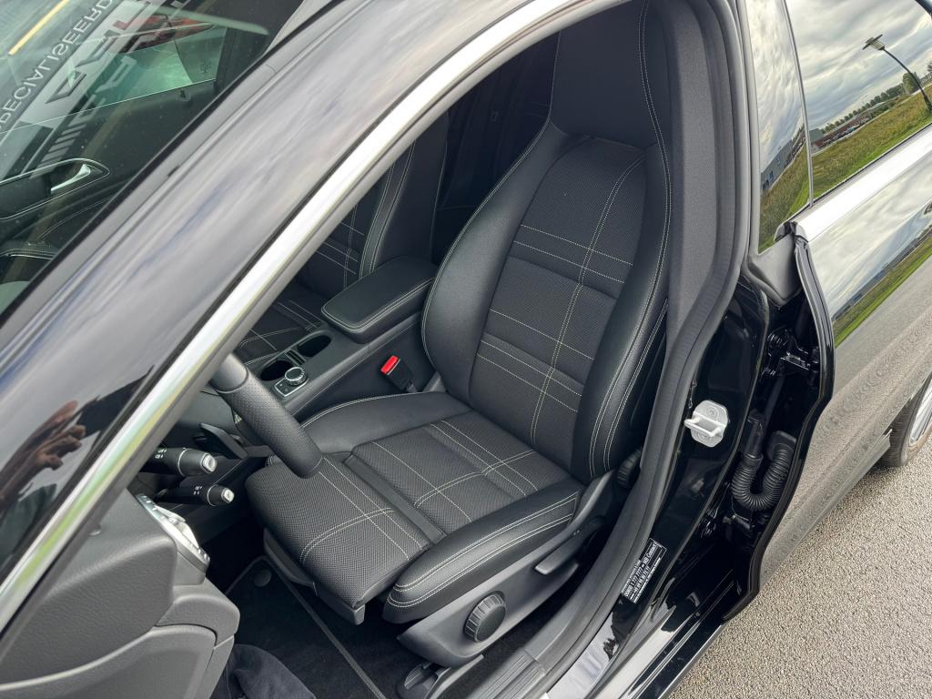 Mercedes-Benz Cla 180 urban automaat , apple-carplay , afneembare trekhaak