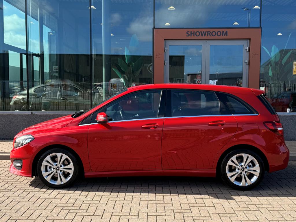 Mercedes-Benz B-Klasse b180 | navi | half leder | stoelverwarming | trekhaa