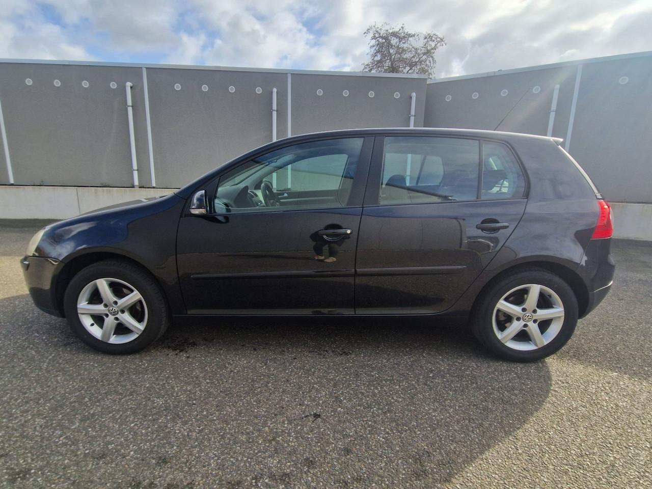 Volkswagen Golf 1.6 FSI Optive 2