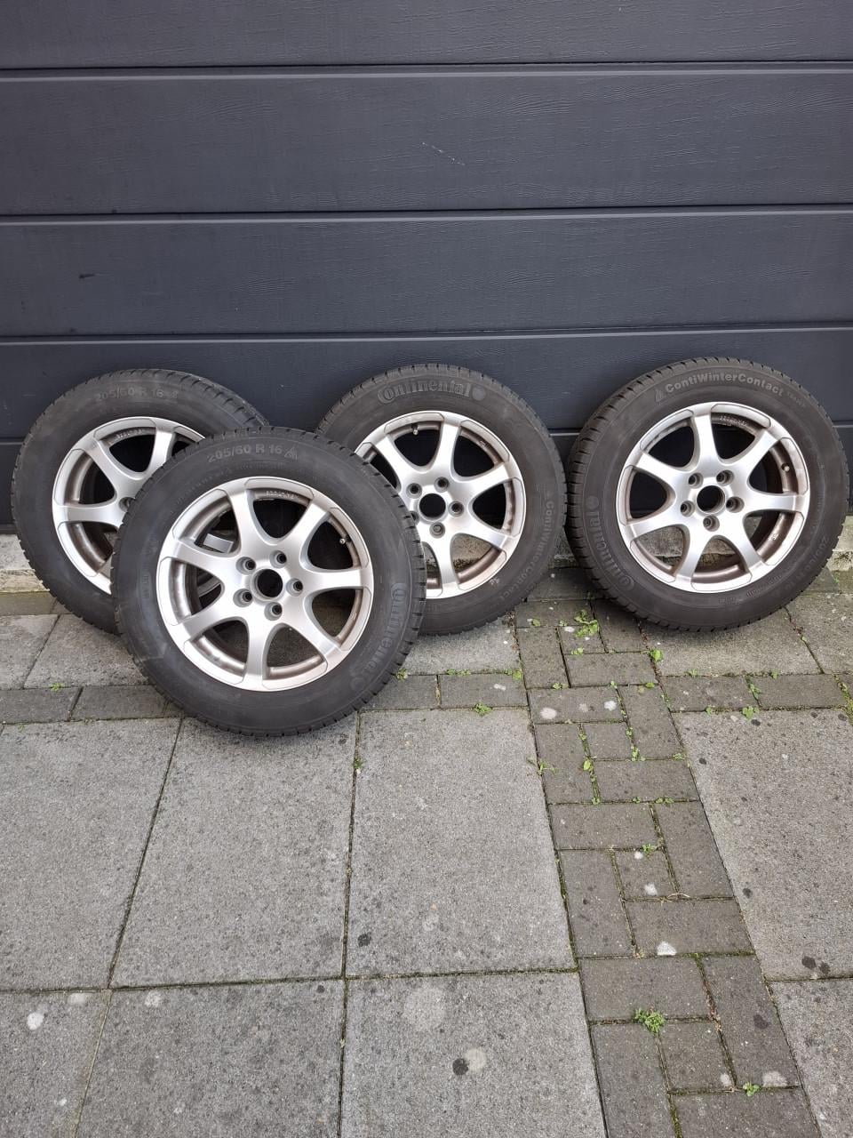 Te koop  winterbanden op licht metalen velgen