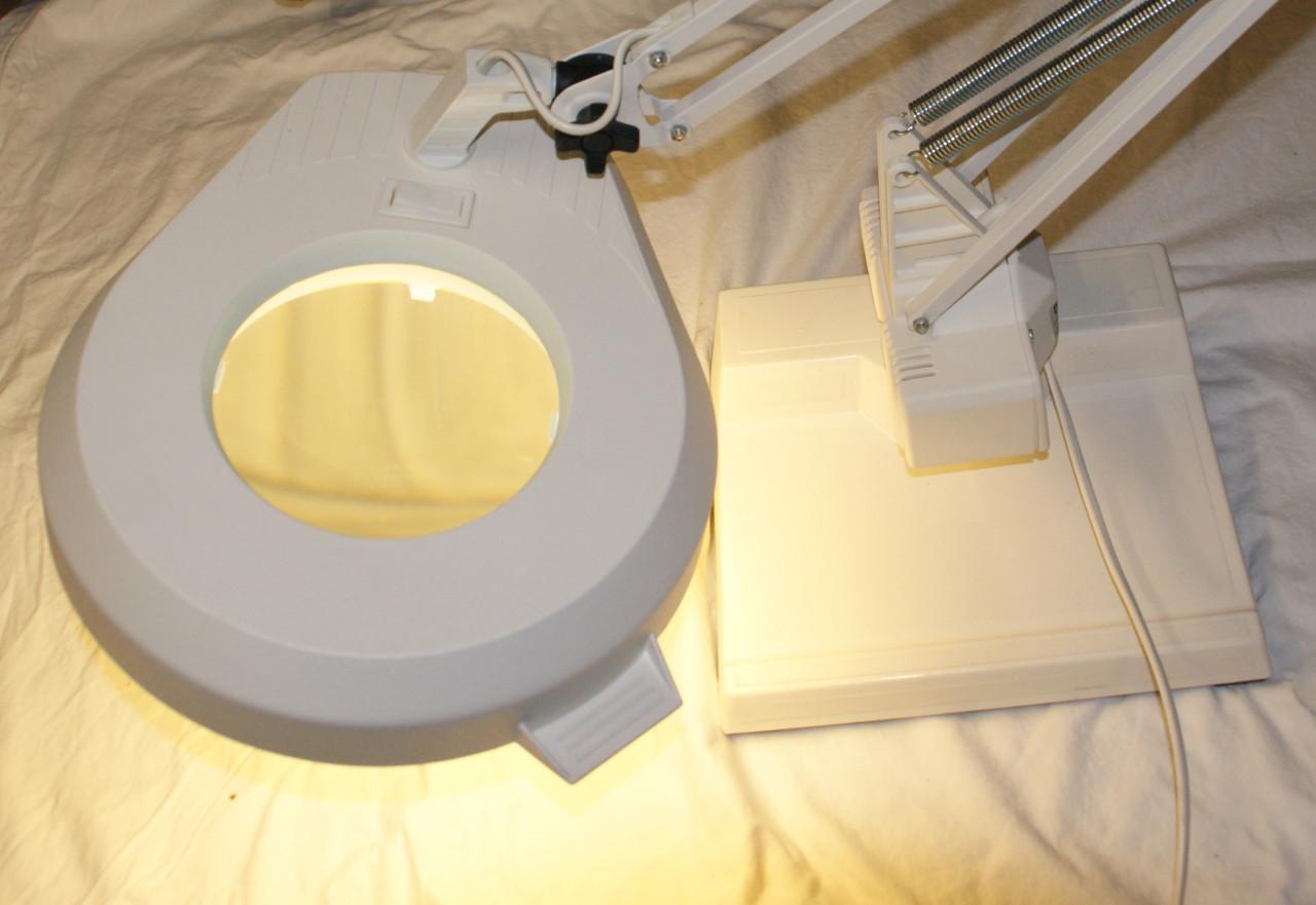 LEDU 271 Loeplamp met verlichting (compleet in doos)