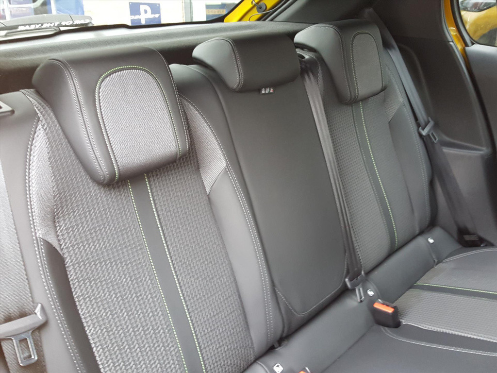 Peugeot 208 gt 1.2 puretech 100pk (vol)automaat (eat8) | navigatie 3d cockp