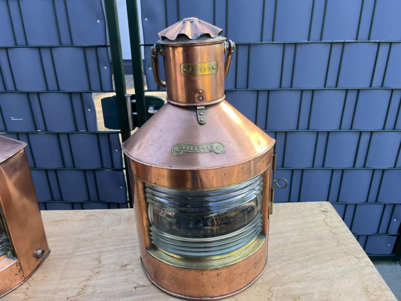 Bak - en stuurboor lampen van koper