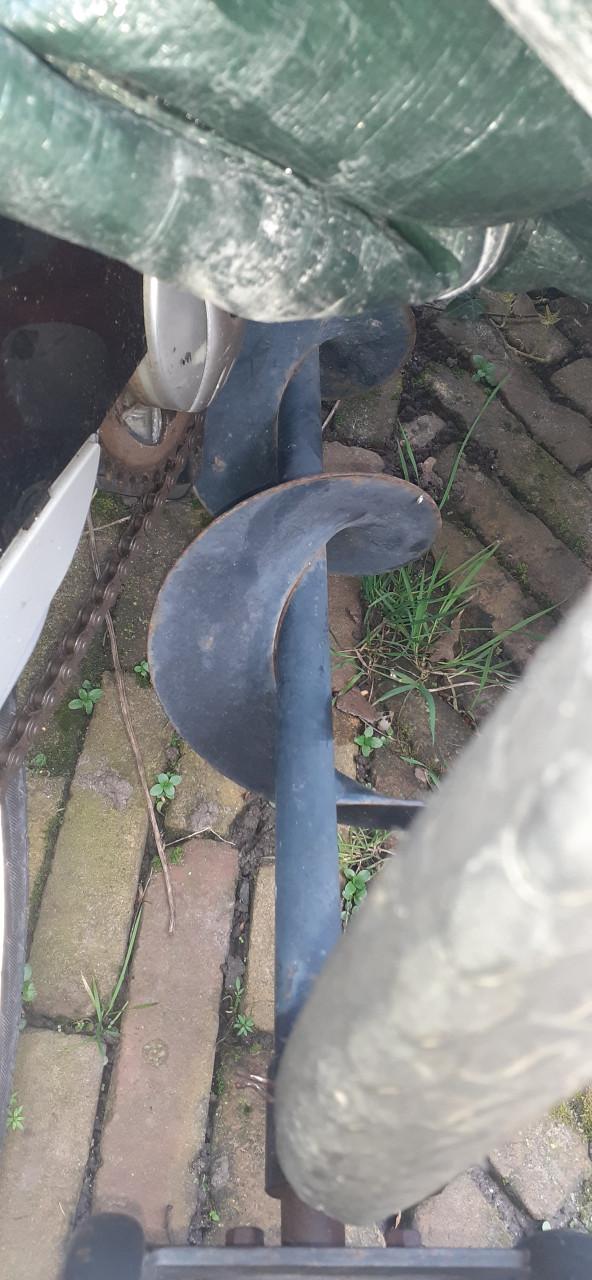 Grondboor met benzine motor = DEFECT storing ) merk BORG