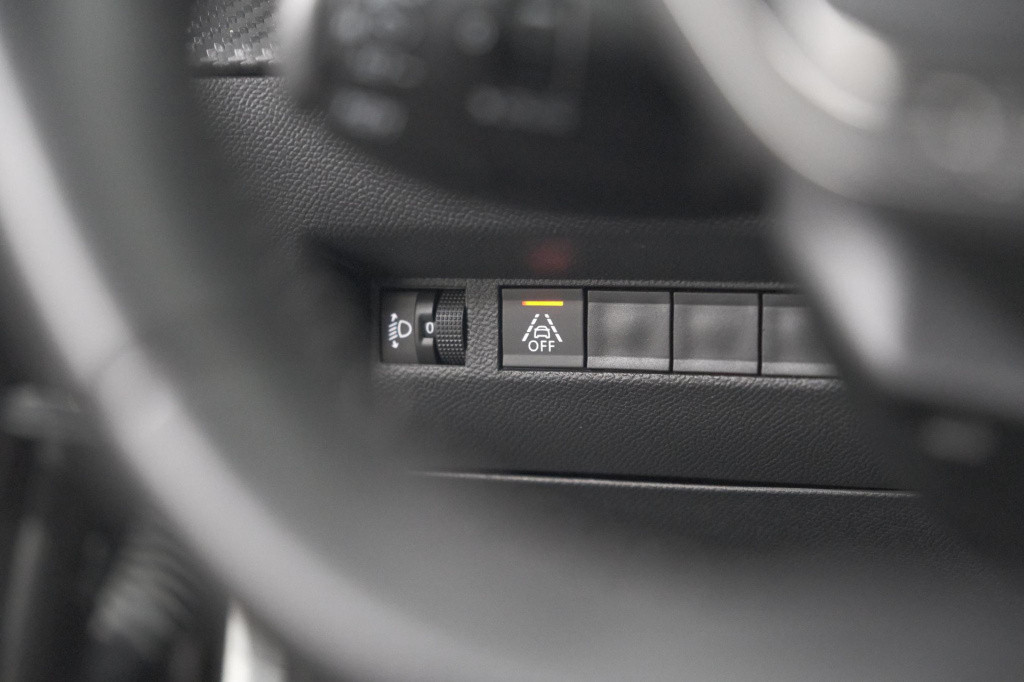 Peugeot 2008 puretech 100 allure | camera | navigatie | apple carplay | par
