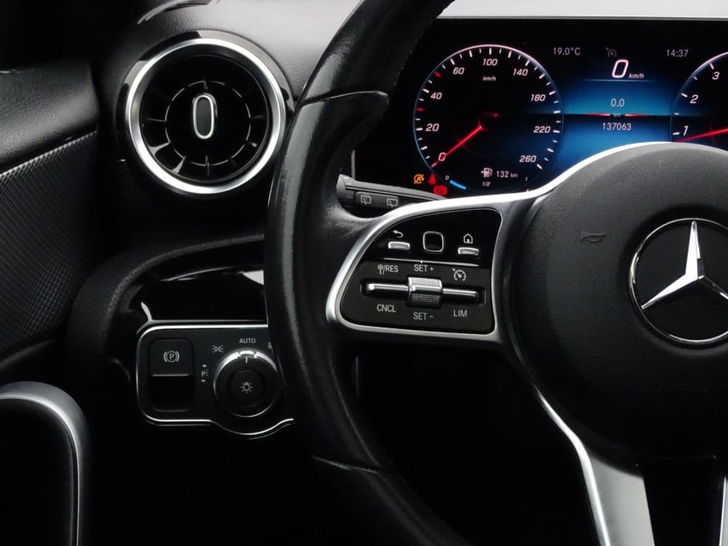Mercedes-Benz A-Klasse 200 advantage | pano | 18" | led
