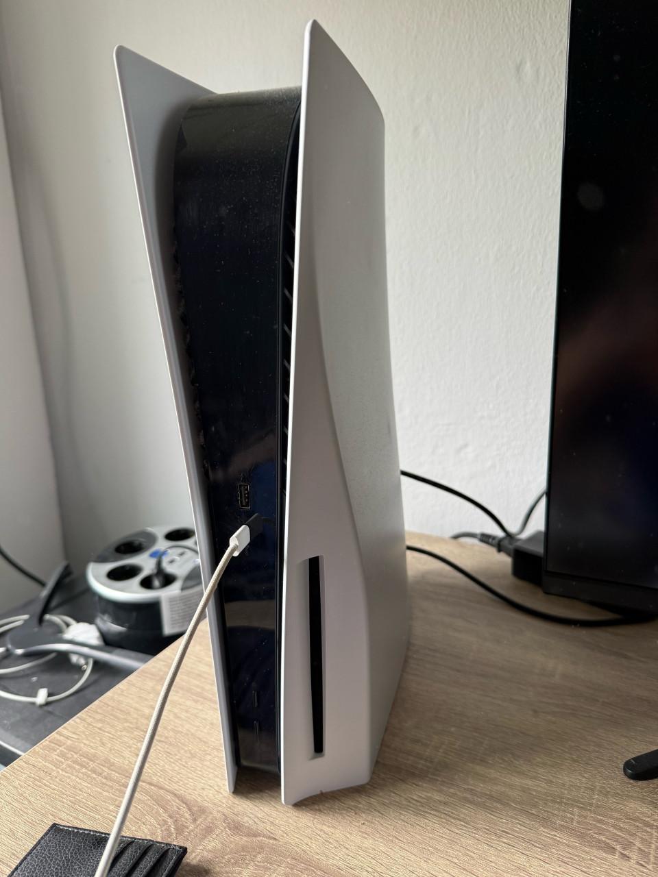 Te Koop: PlayStation 5 Disc Edition (1TB) + 120Hz Monitor