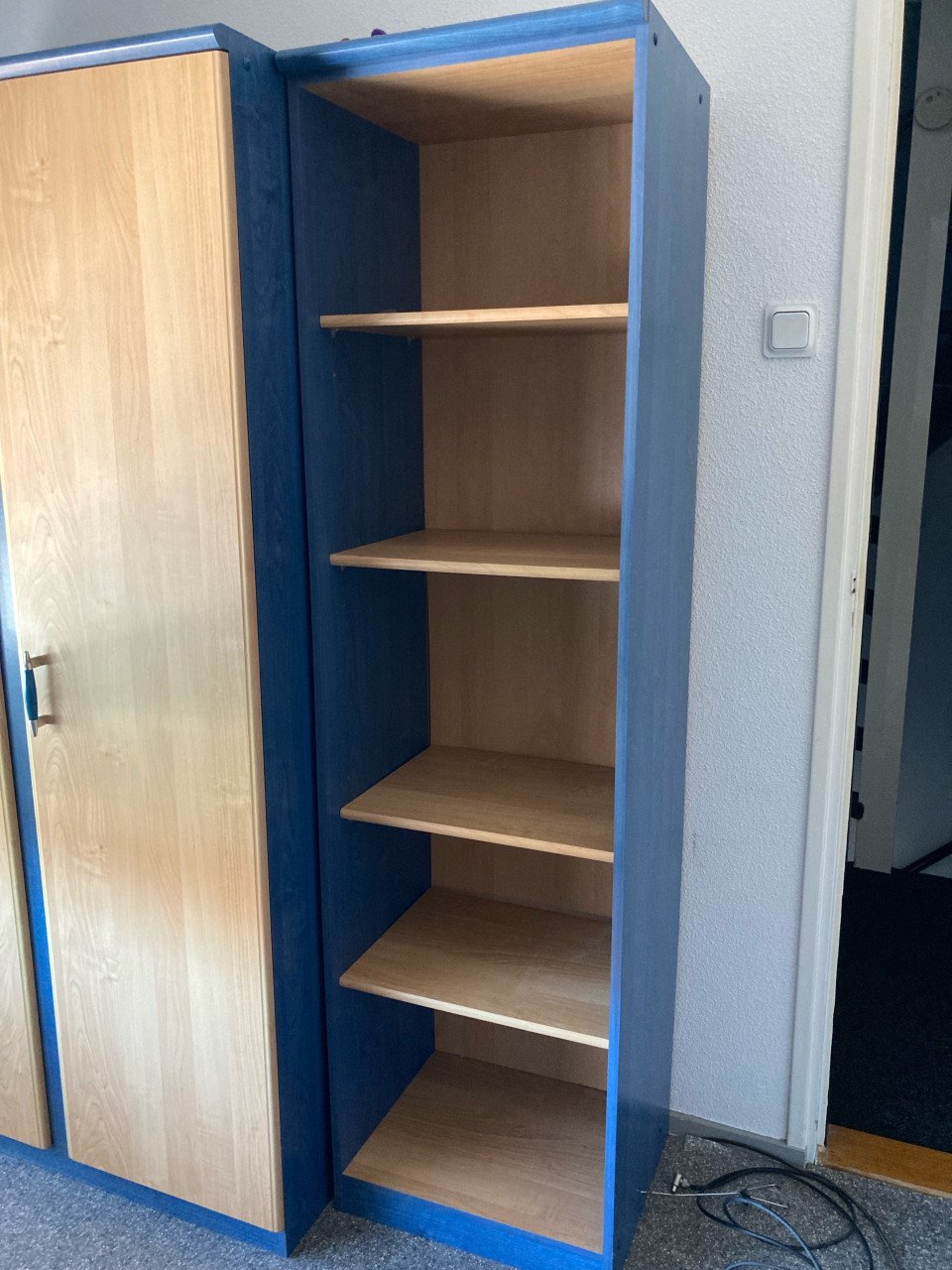 Linnenkast en boekenkast