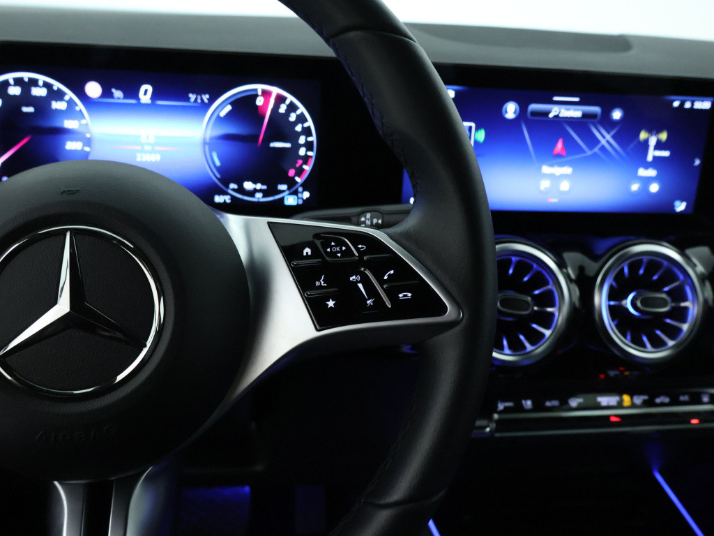 Mercedes-Benz Gla-klasse 250 e face lift plug-in hybride | dodehoek assist 