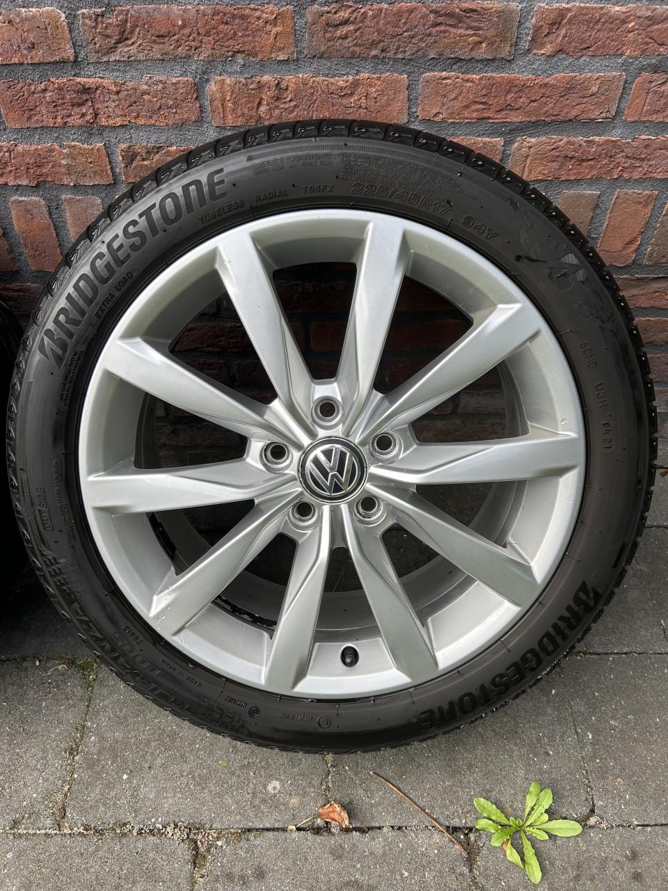 Volkswagen velgen 17 inch incl banden