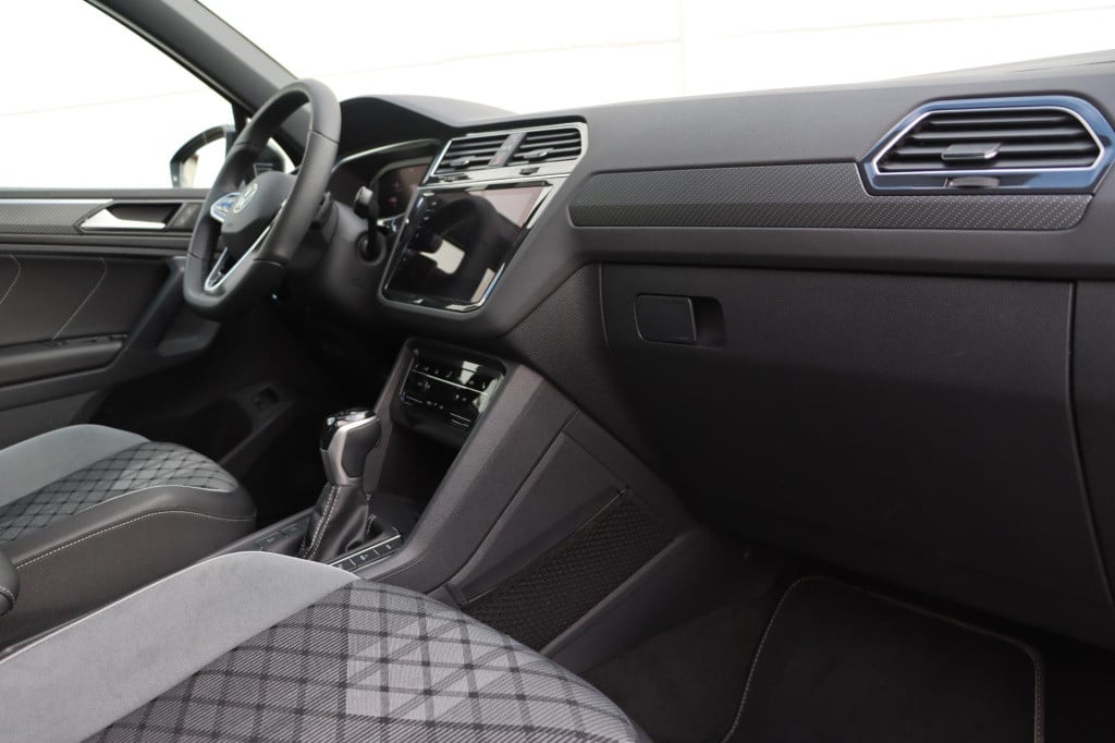 Volkswagen Tiguan 1.4 tsi ehybrid r-line business + 245pk dsg6
