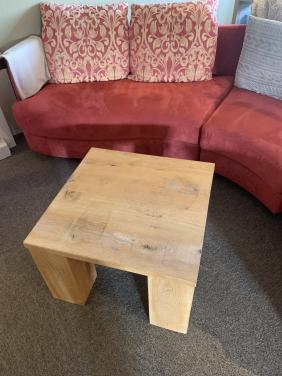 2 Houten bijzettafels