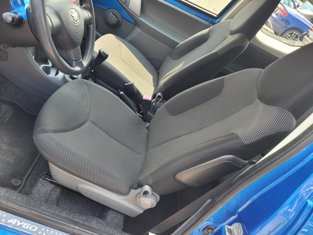 Toyota Aygo 1.0-12v dynamic blue airco