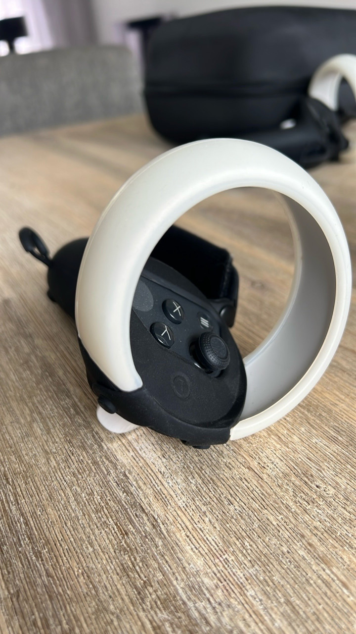 Oculus quest 2 met accesoires en bescherm doos