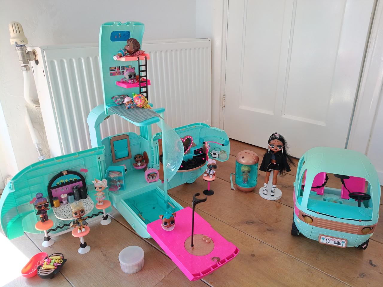 L.ol. camper met poppetjes en accessoires
