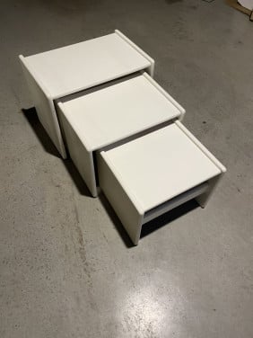 TE KOOP   3 tafeltjes los of  in elkaar inschuifbaar