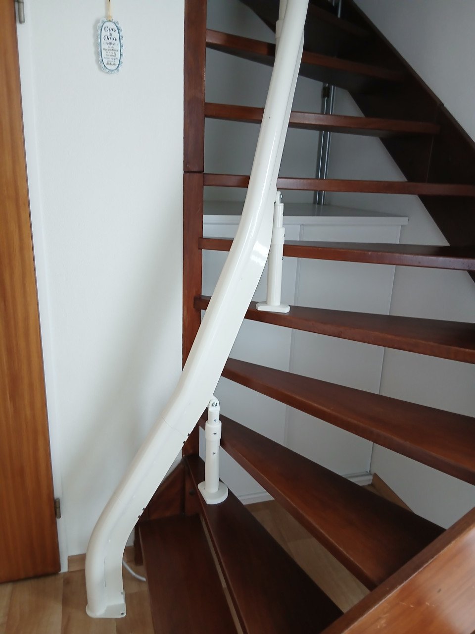 Traplift geïnstalleerd 13 maart 2025 2x linkse bocht.