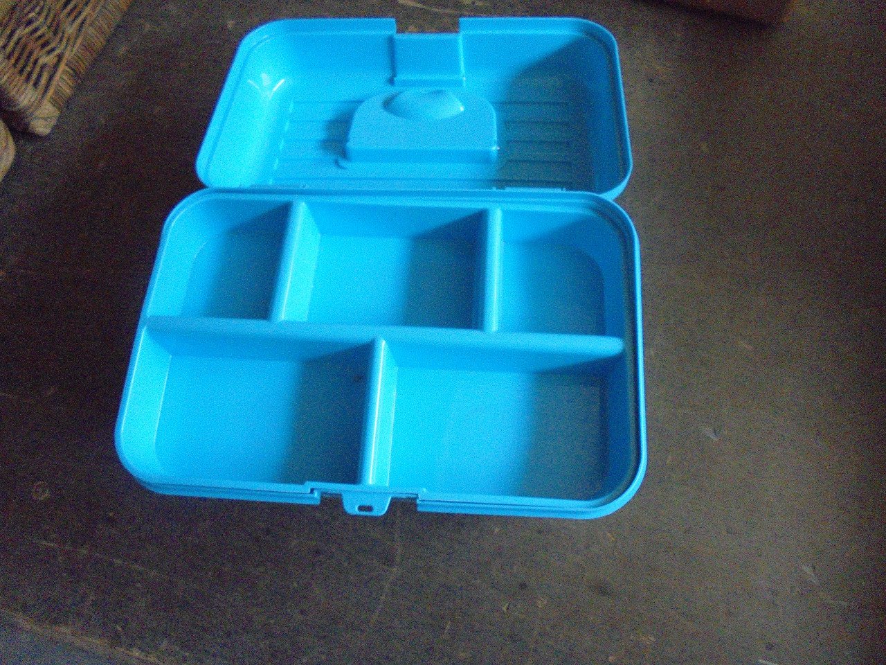 Klein blauw opbergbakje