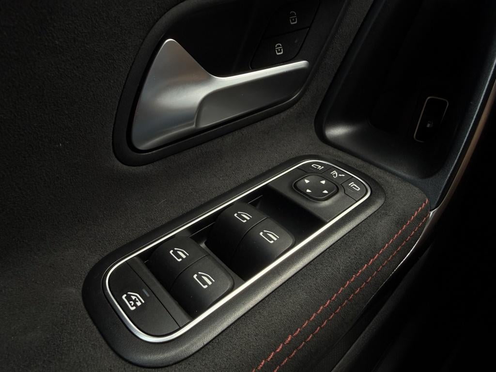 Mercedes-Benz Cla 250e - amg pakket - ambilight - pano -