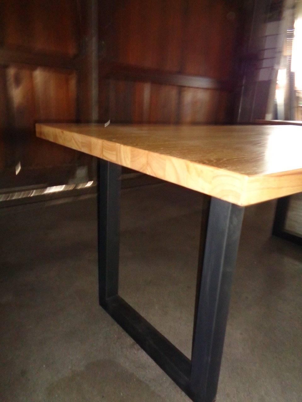Meerdere nieuwe eetkamer tafels , industrieel .