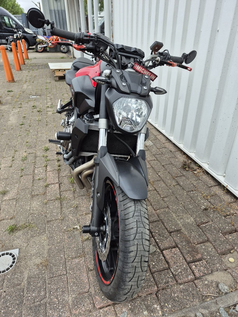 Yamaha MT07 uit 2014 met veel extra's