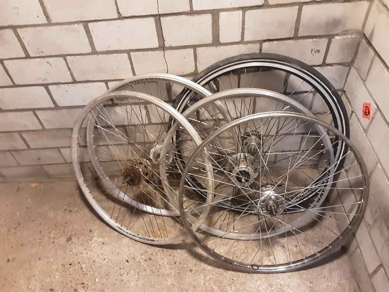 Gratis 5 x 28 inch nexus wielen ( gereserveerd  )