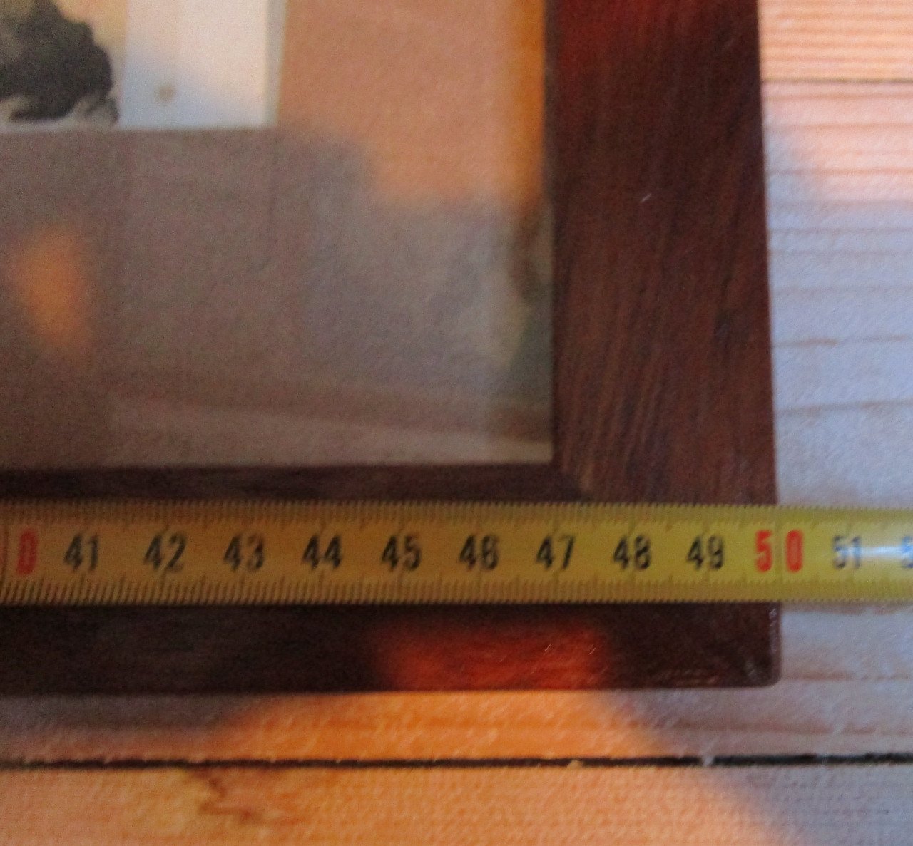 Houtenlijst met kippen/ hanen prent achter glas afm:50x37cm.