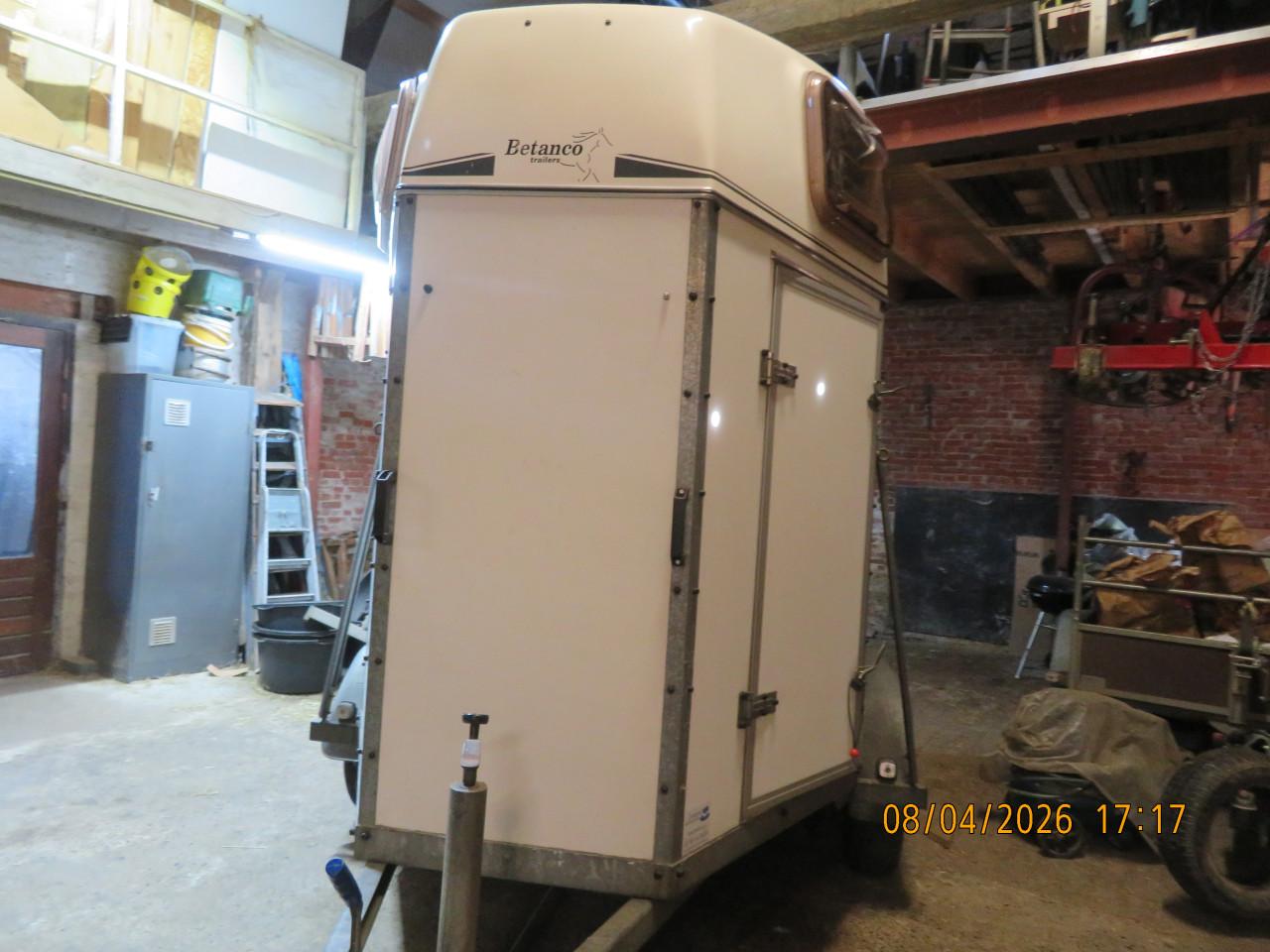 Henra Couronne 2 paards trailer