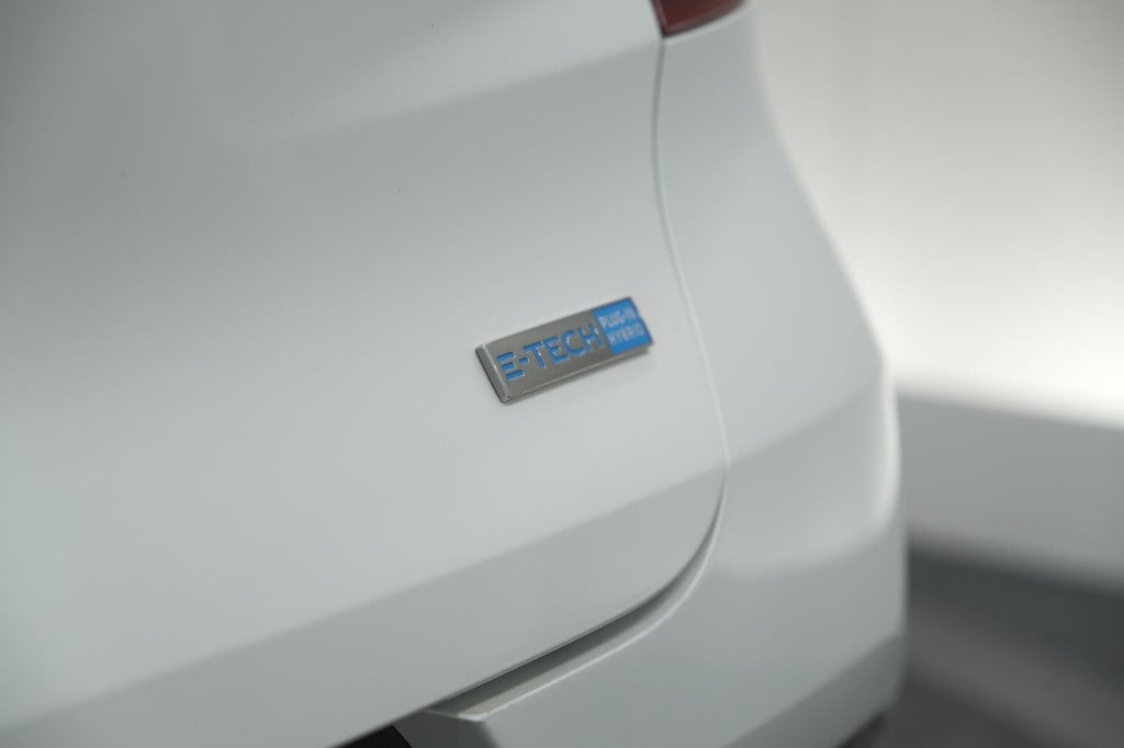 Renault Captur 1.6 e-tech plug-in hybrid 160 intens | trekhaak | camera | n