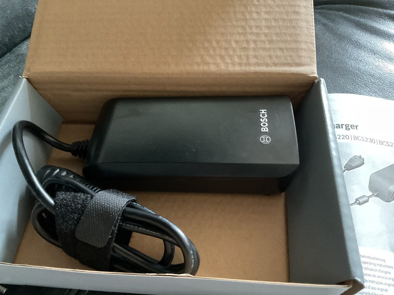 Bosch fiets accu lader compact Charcher 100-240V