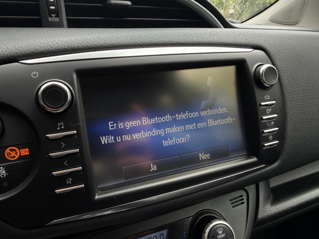 Toyota Yaris 1.5 hybrid - luxe y20 uitvoering - parelmoer wit -
