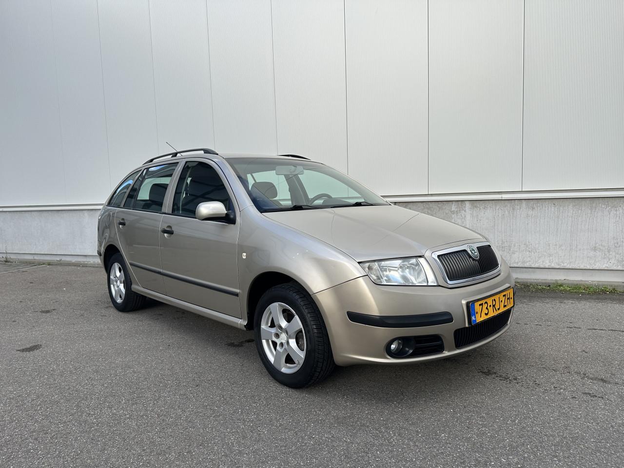 Skoda Fabia Combi 1.4-16V Elegance -Airco / Cruise /Nieuwe riem / Apk 11-26