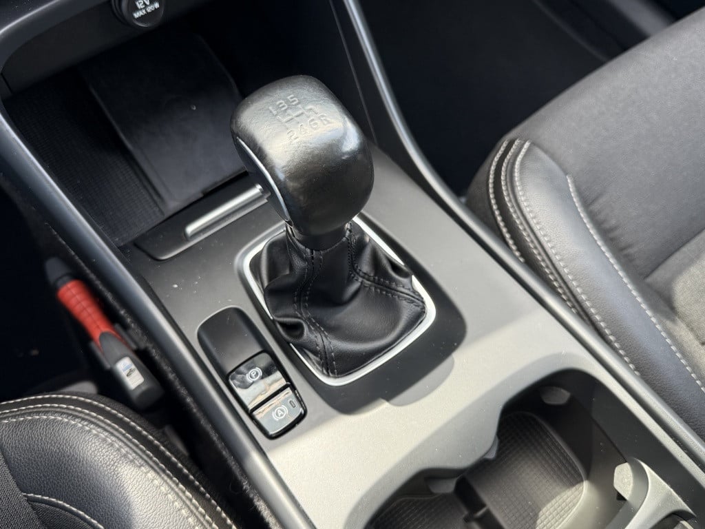 Volvo XC40 t3 160pk momentum | camera| trekhaak| h&k sound| stoelverw| carp