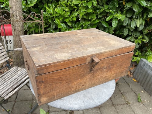 Antieke houten kist