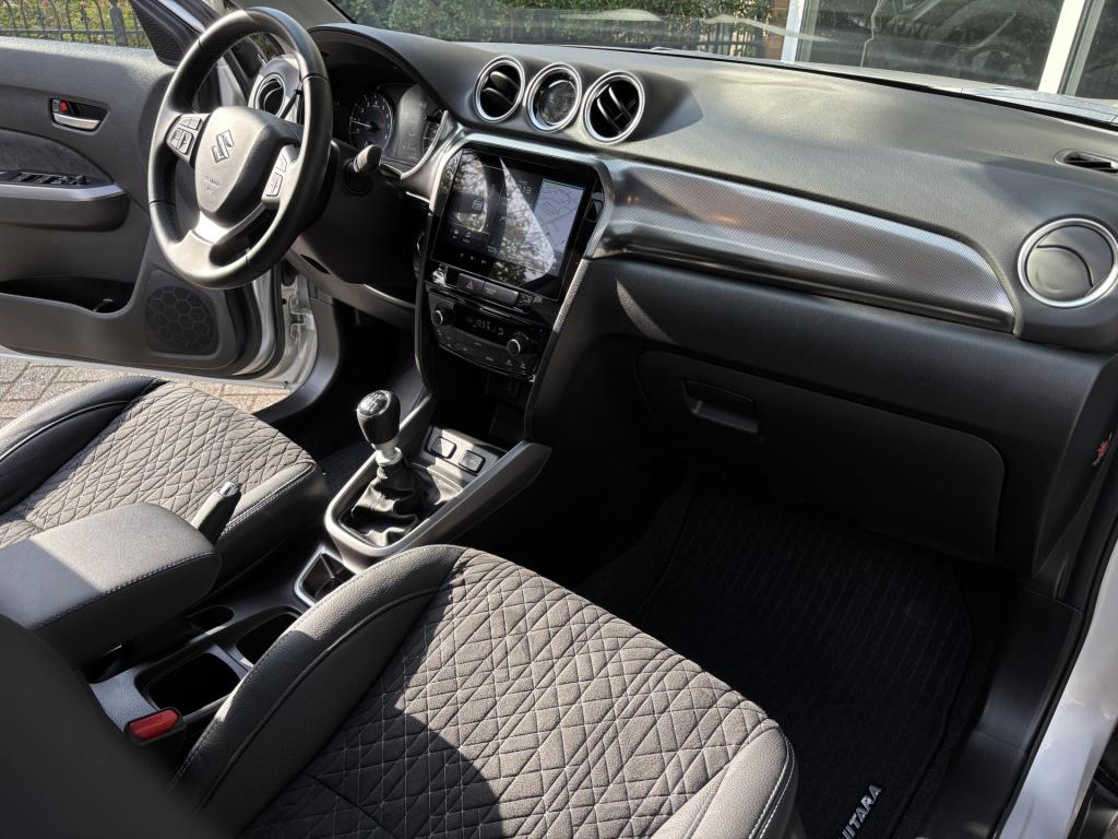 Suzuki Vitara 1.4 boosterjet style smart hybrid | trekhaak afneembaar | pan