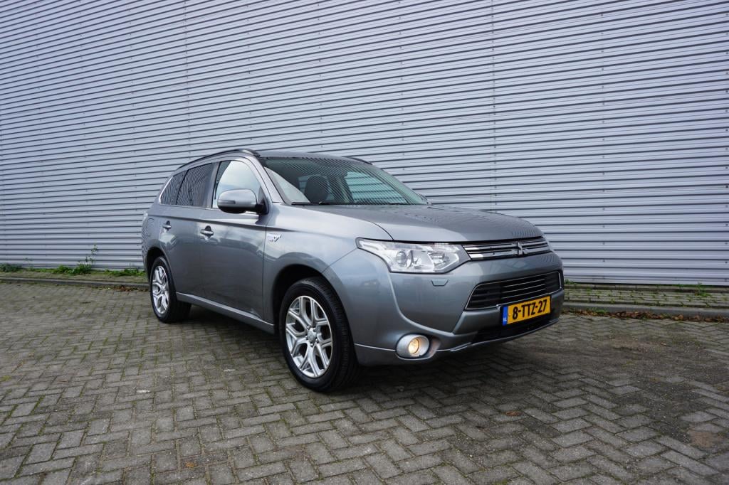Mitsubishi Outlander 2.0 phev executive edition automaat - navi / cruise / 