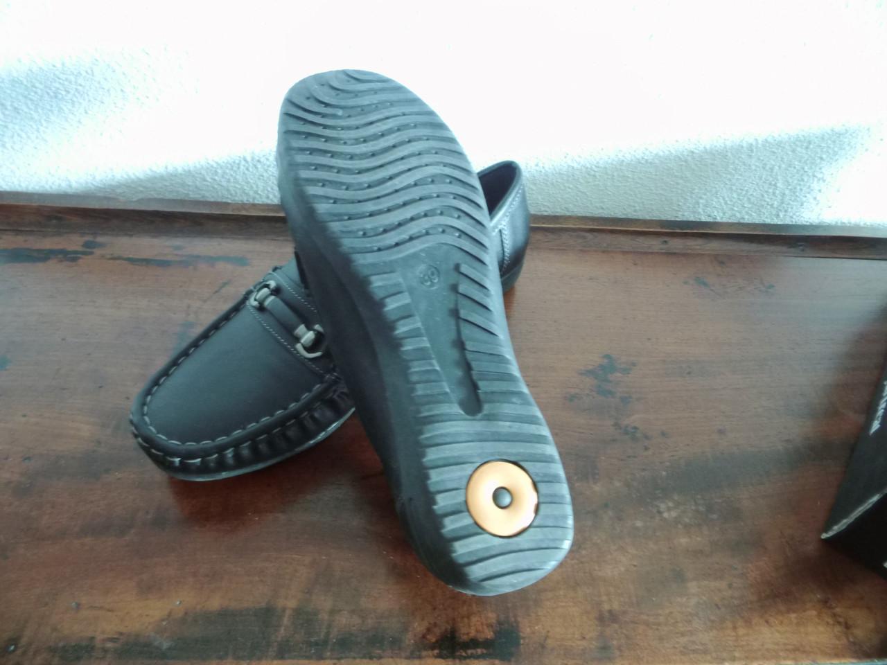 Schoenen van Identity maat 39.