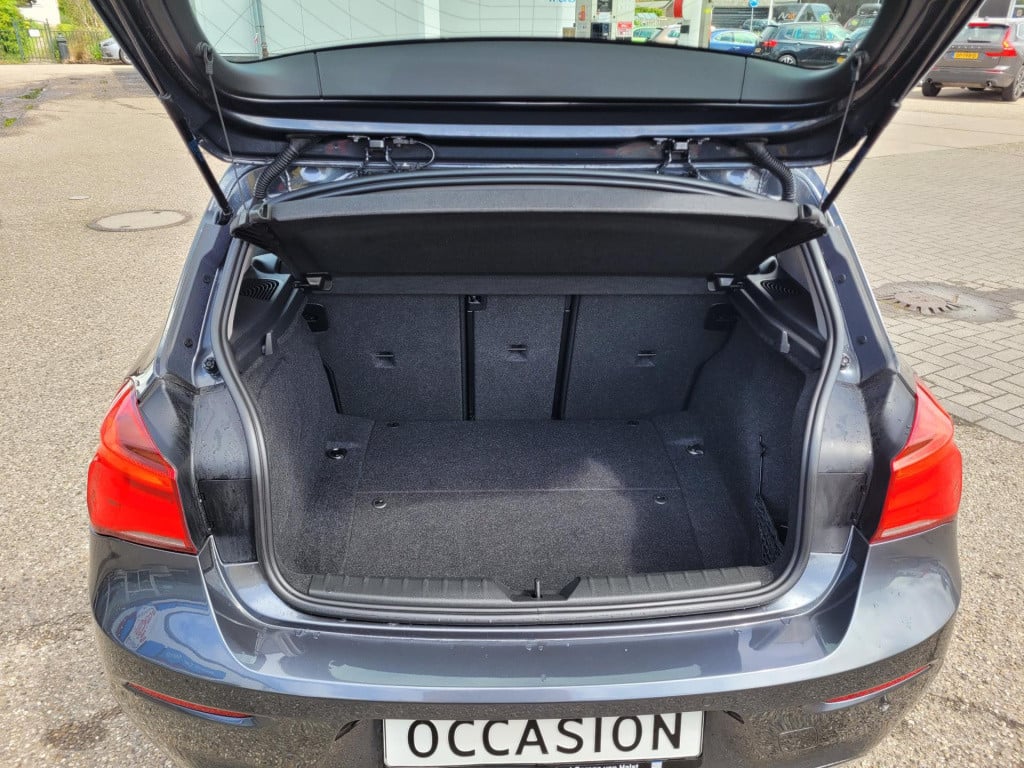 BMW 1 Serie 116i executive advantage . navi climate pdc lm velgen led stoel