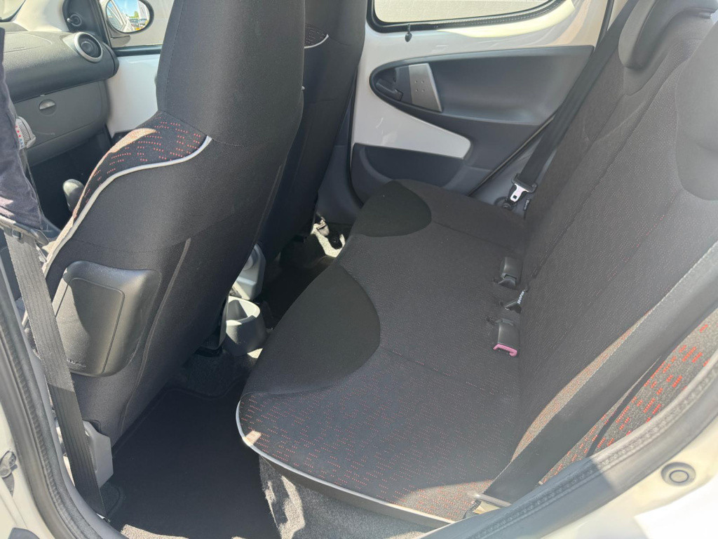 Peugeot 107 1.0-12v sublime/110.000 nap/apk/airco
