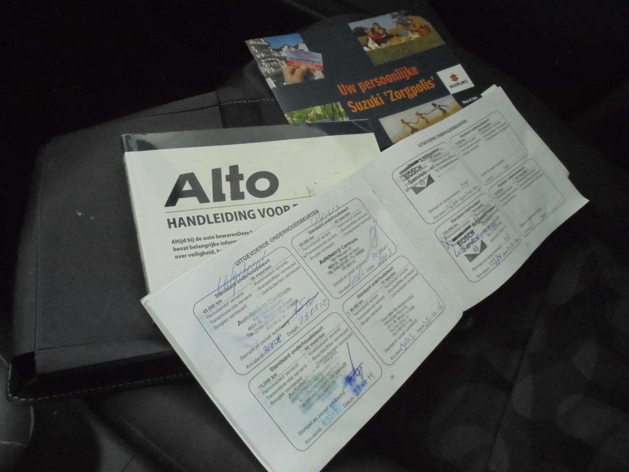 Alto 1.0 I in de vijf deur Exclusive uitvoering Apk Januari 2027 met N.A.P